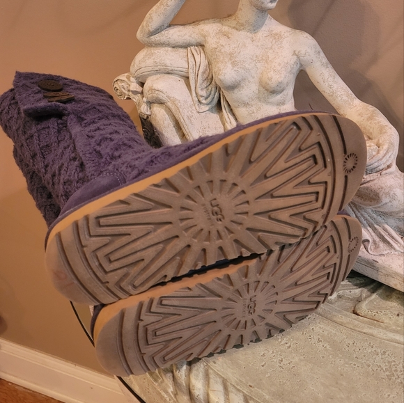 Ugg Lattice Tall Cardi Boot in Navy Blue. Size 7.  UGG S/N 3066.  # 346 - Picture 3 of 14